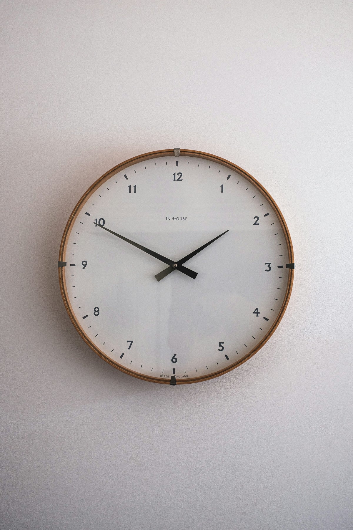 Minimalist wall clock